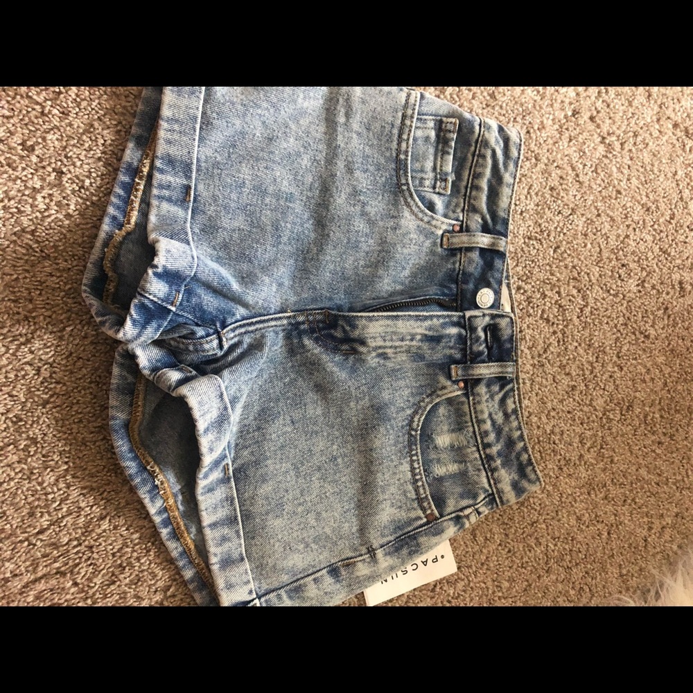 pac sun mom jean shorts in a size 22